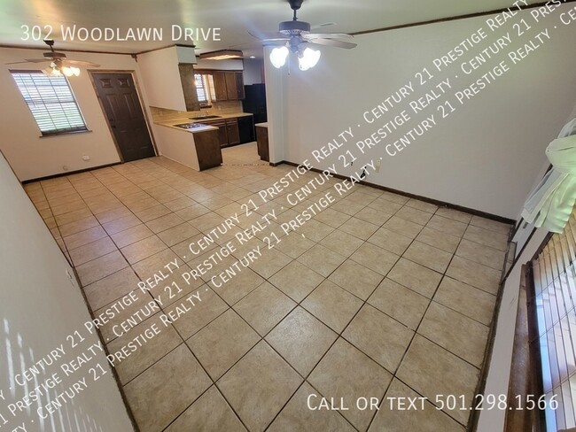 Photo - 302 Woodlawn Dr