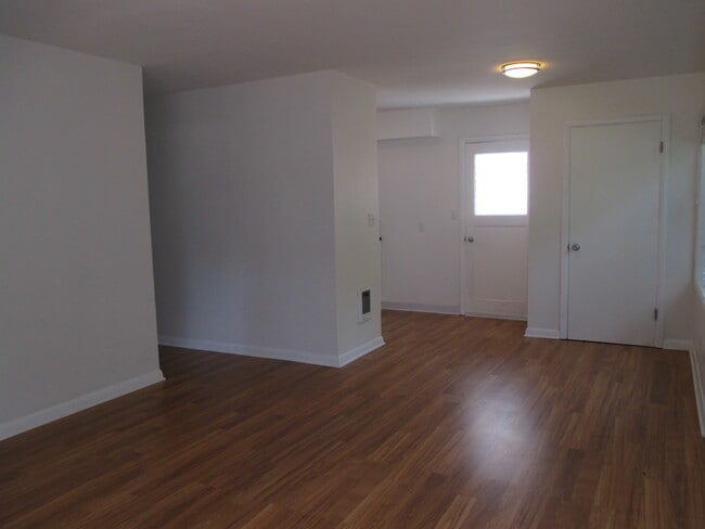 Photo - Mid Century Modern 1 Bedroom, 2 Blocks to Pacific U Unit 2538