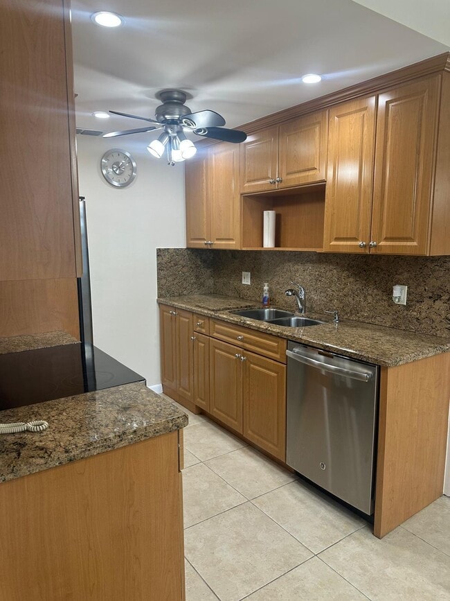 Building Photo - 2071 Exeter Rental