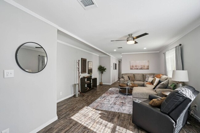 Photo - 1621 American Dr