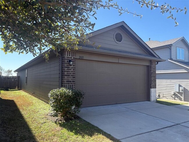 Photo - 2011 Langdale Ln