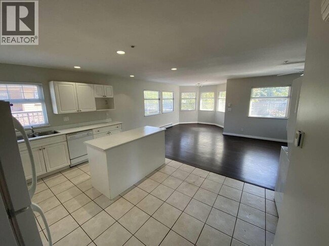 Photo - 12465 Harris Rd Unité Suite