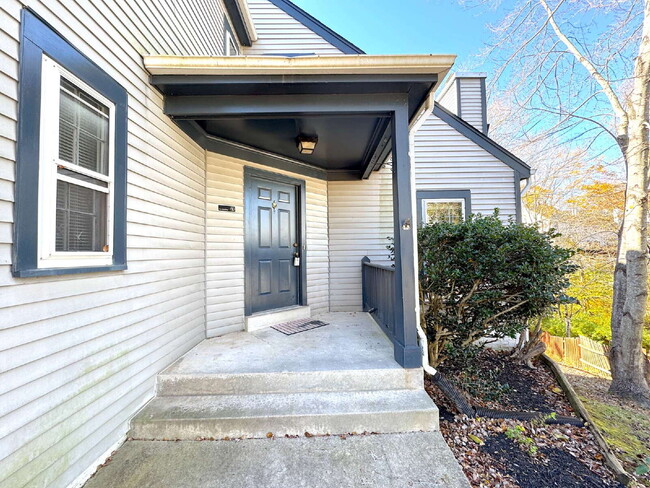 Photo - Lake Ridge Gem: Your Inviting Home Awaits!