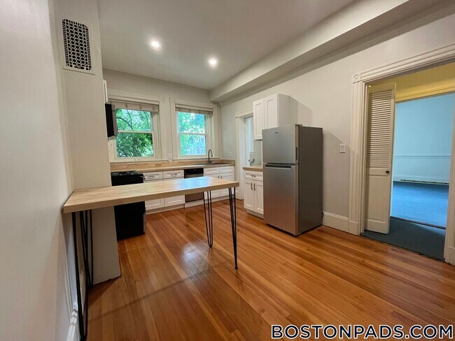 Photo - 917 Beacon St Apartment Unit 1