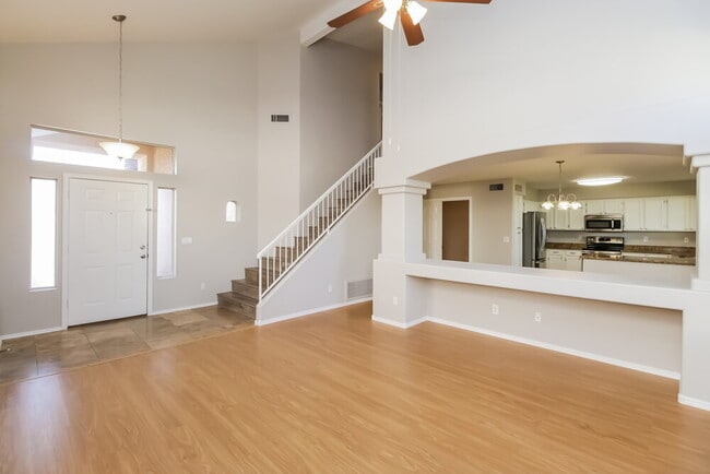 Photo - 1366 E Vaughn Ave
