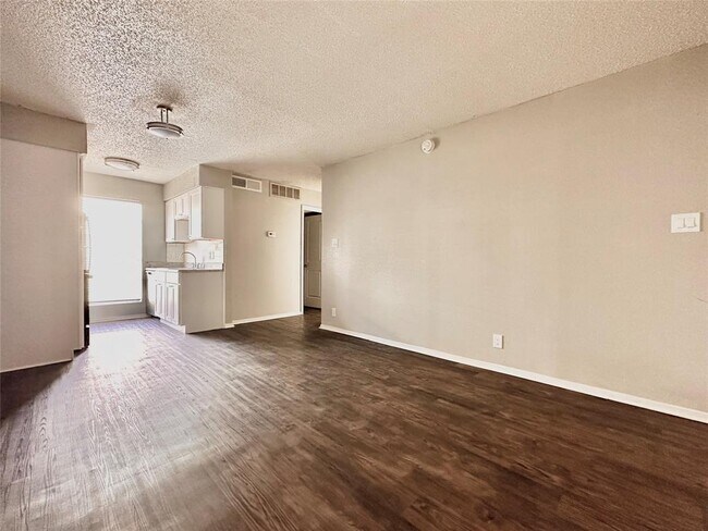 Photo - 2803 Hemphill Park Unit B107