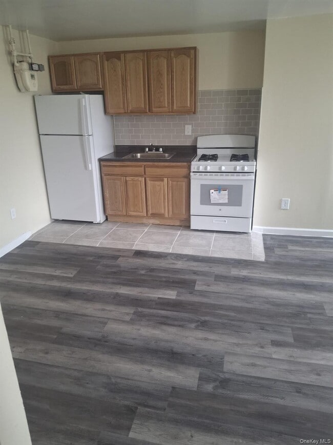Photo - 2015 Southern Blvd Unit 8E