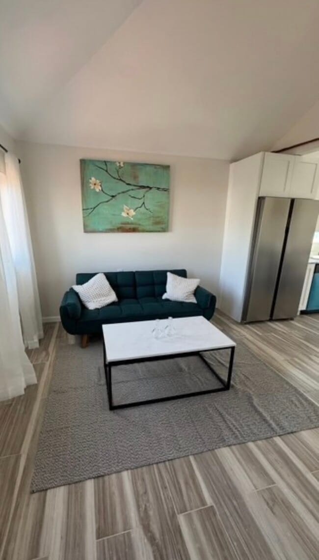 Photo - 9924 Russell St