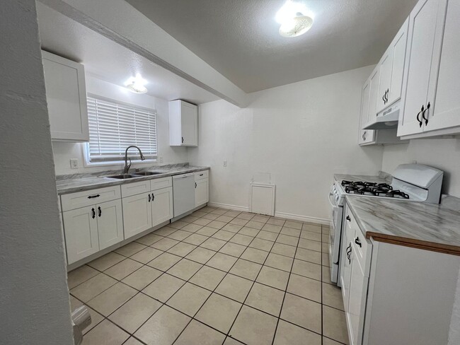 Photo - 320 Palm Dr