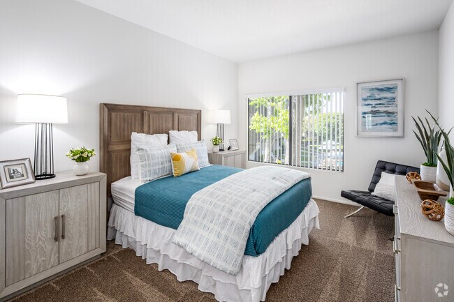 1BR, 1BA - 800SF - Bedroom