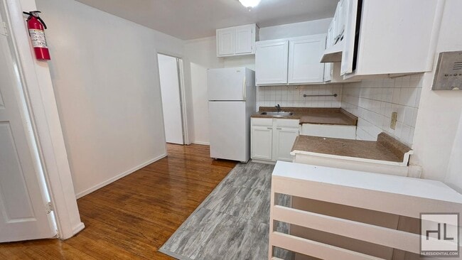 Building Photo - 9 STREET