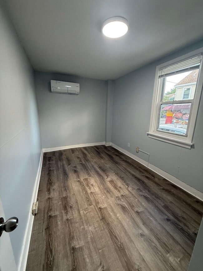 Building Photo - 170 Arnold St Unit 1F