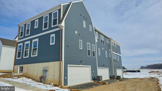 Photo - 32 Old Barn Wy Townhome