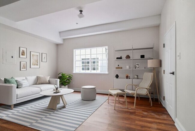 2135 Second St Unit 208
