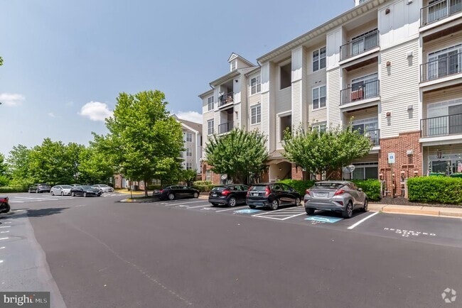 Building Photo - 21210 McFadden Square Unit 404 Rental