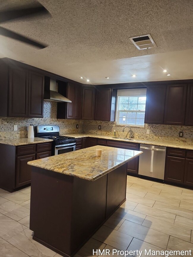 Photo - Spacious 4-Bedroom Home with Pool