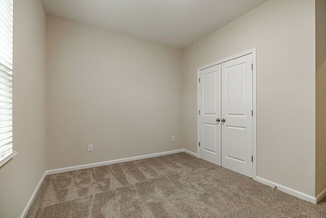 Photo - 80 Forray Dr