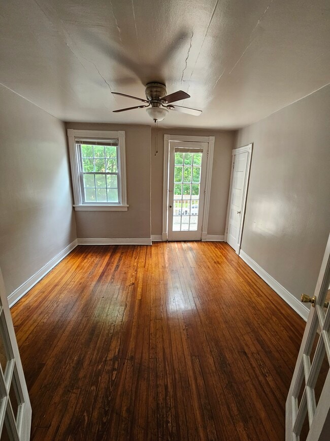 Photo - 3143 Ellwood Ave Unidad C
