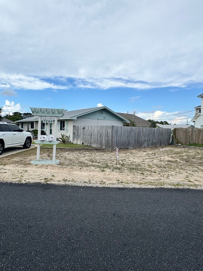 Photo - 5204 Beach Dr Unidad A