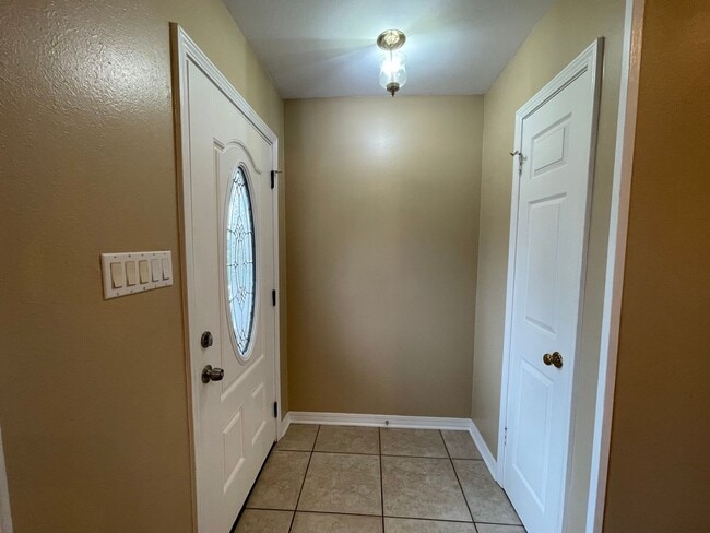 Photo - Stockwell Area! A Must See Today!