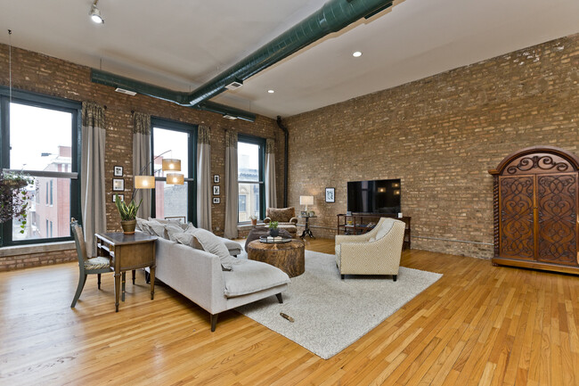 Photo - 1470 N Milwaukee Ave