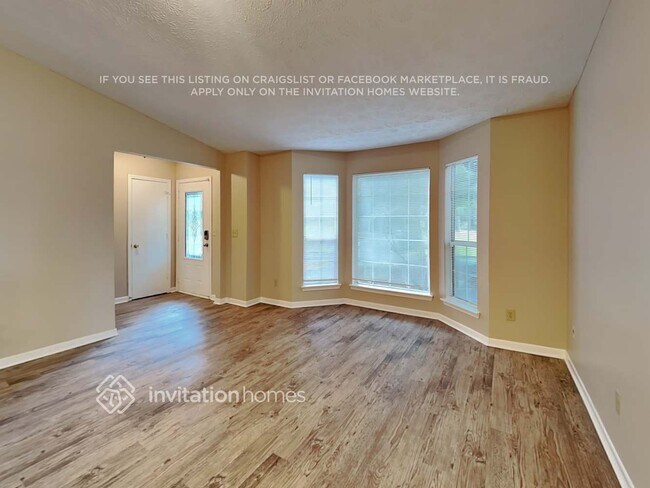 Photo - 245 Gemstone Pl