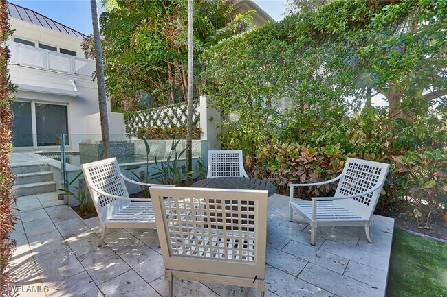 Photo - 675 2nd St S