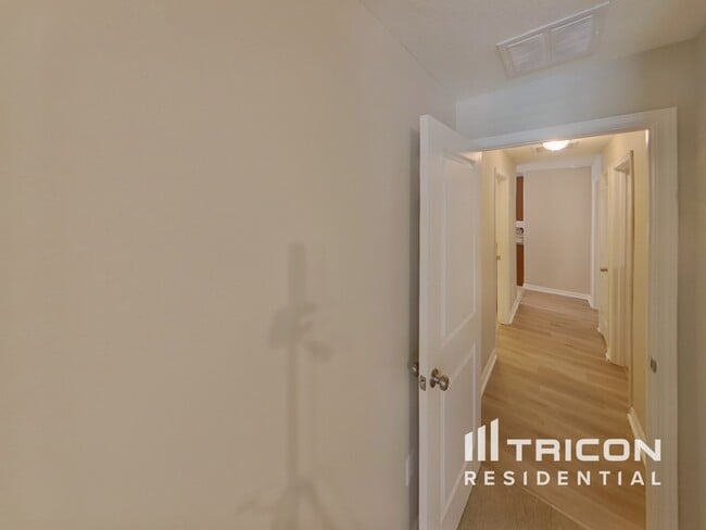 Photo - 10923 Rainbow Pyrite Dr