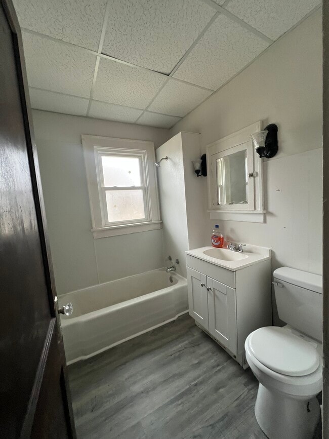 Photo - 1023 W Columbia Ter