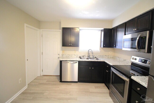 Photo - 3400 Green Briar Ct