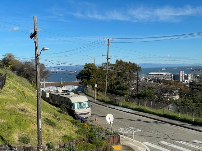 Building Photo - 1800 23rd St Unit 4