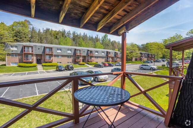 Small deck off the LR- Upper unit