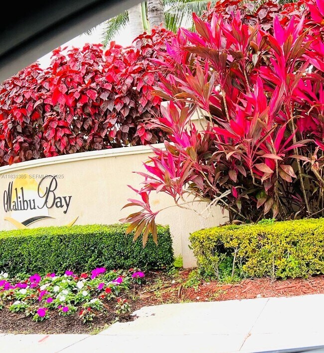 Building Photo - 945 NE 33rd Terrace Unit 101