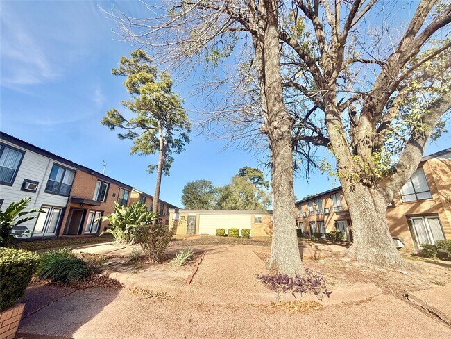 Building Photo - 3629 N MacGregor Way Unit 34