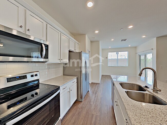 Photo - 5927 W Larkspur Dr