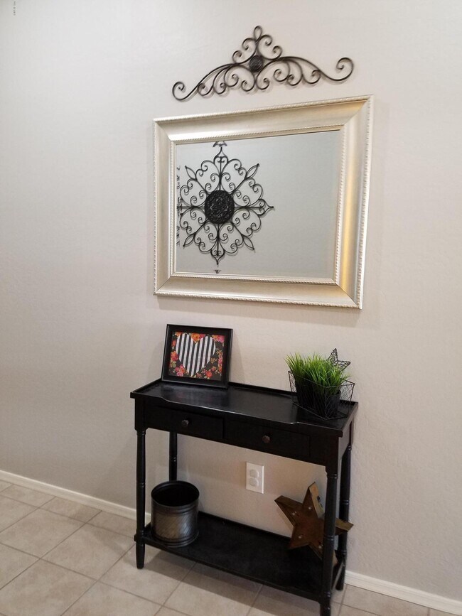 Photo - 1932 E Ravenswood Dr