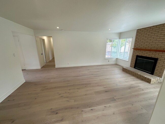Photo - 4 Bed 2 Bath Single Family Home In Walnut Creek (Remodeled)