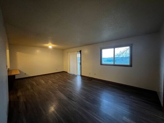 $1,095 | 2 Bedroom, 1 Bathroom Condo | No Pets | Sublease* | Available for October 1st, 2026 Move...