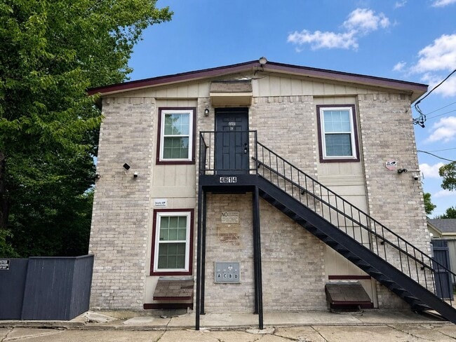 Building Photo - 4614 Gurley Ave Unit Apt C