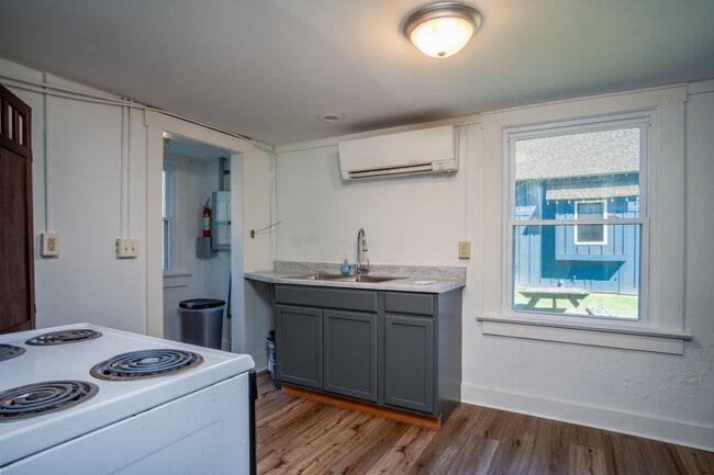 Photo - 445 S Broad St