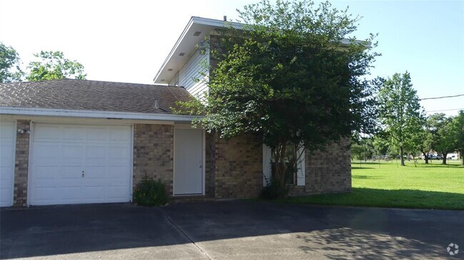 Building Photo - 15606 Santa Fe Dr Rental