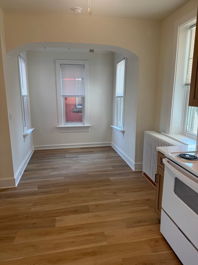 Photo - 137 S Market Ave