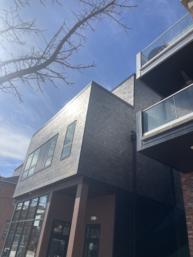 Building Photo - 219 N Linn St