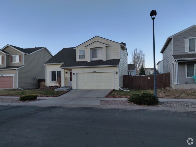 Building Photo - Spacious Home With Two Car Garage!