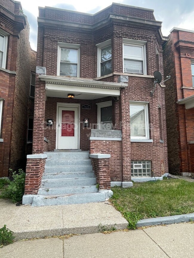 Building Photo - 7125 S Ellis Ave Unit 1