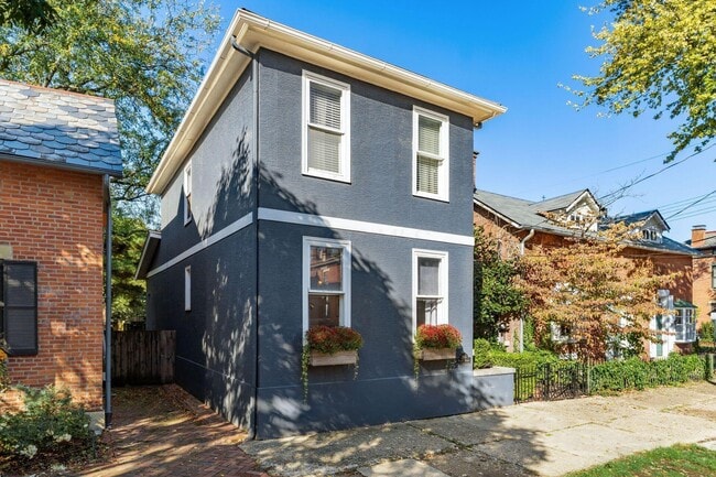 Photo - 745 Mohawk St