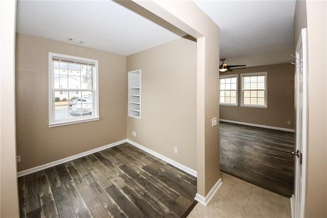 Photo - 170 Windcroft Ln NW