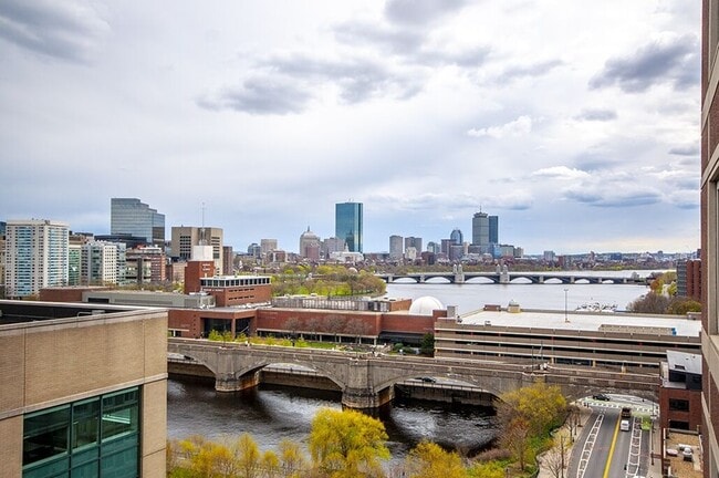 Building Photo - 10 Museum Way