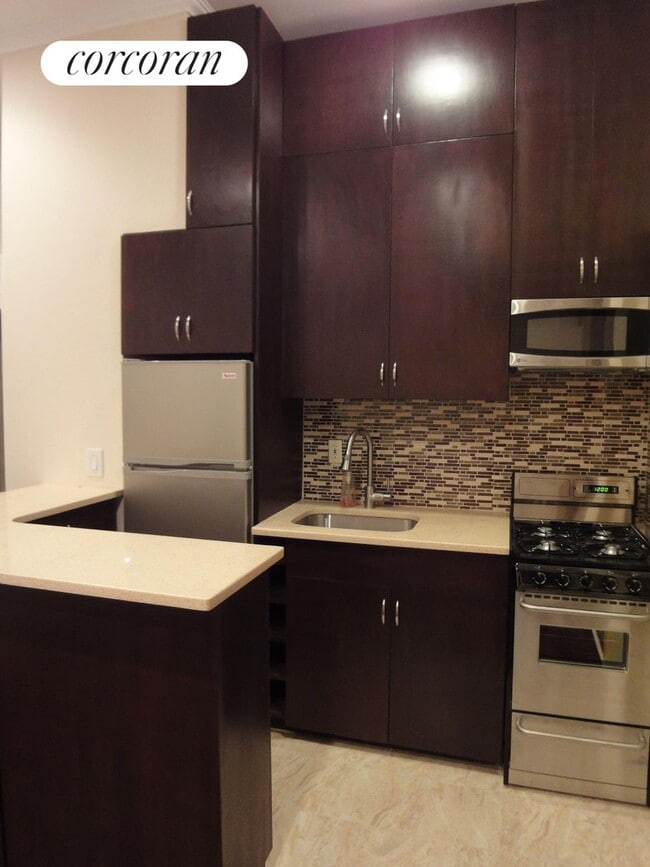 Photo - 152 E 35th St