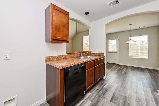 Photo - 5818 Northern Oak St